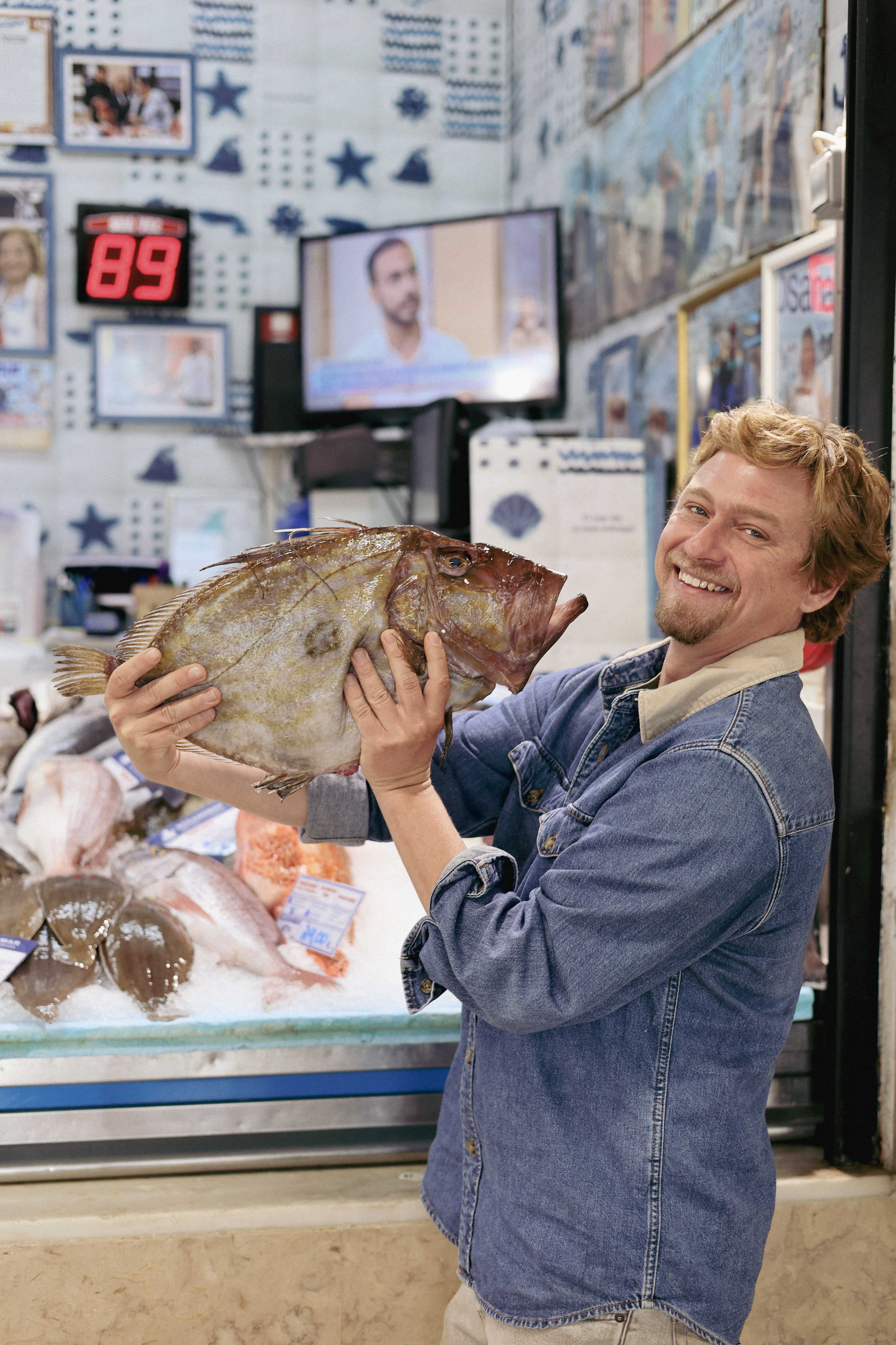 Food for Thought guide at a Lisbon fish market